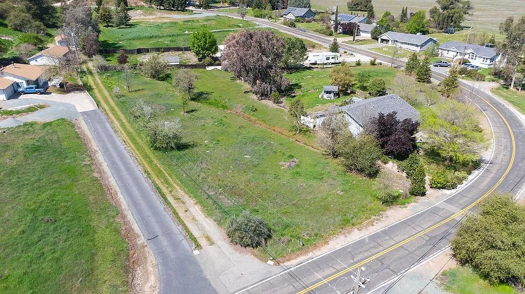 4629 Roadrunner Dr photo 1