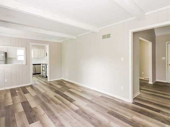 3rd image of 408 NE Noeleen Ln