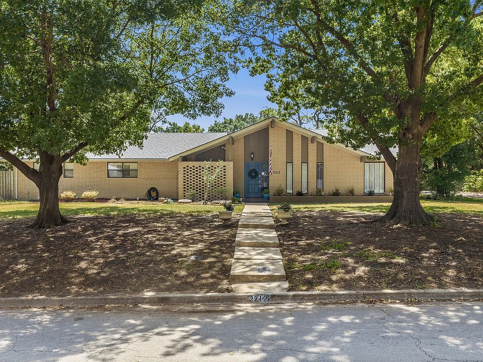 1st image of 2212 Cloverleaf Pl