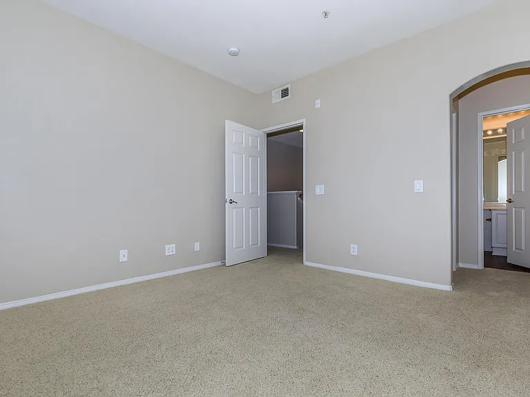 Laurel Glen Apartment Homes — Photo 36
