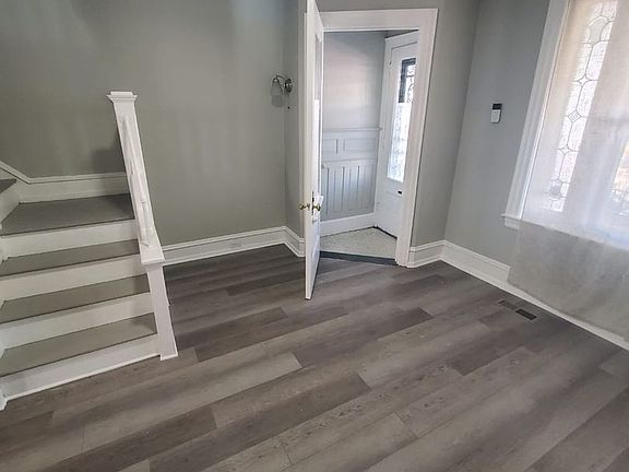 4th image of 5642 Larchwood Ave