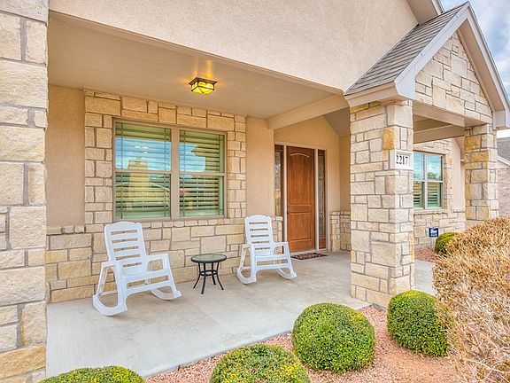 2nd image of 2217 Club House Ln