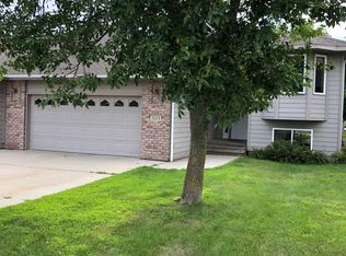 3203 N Aurora Ave, Sioux Falls, SD 57107