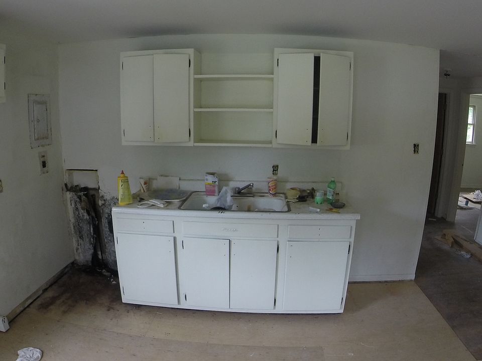 2nd image of 1510 E Commerce Ave