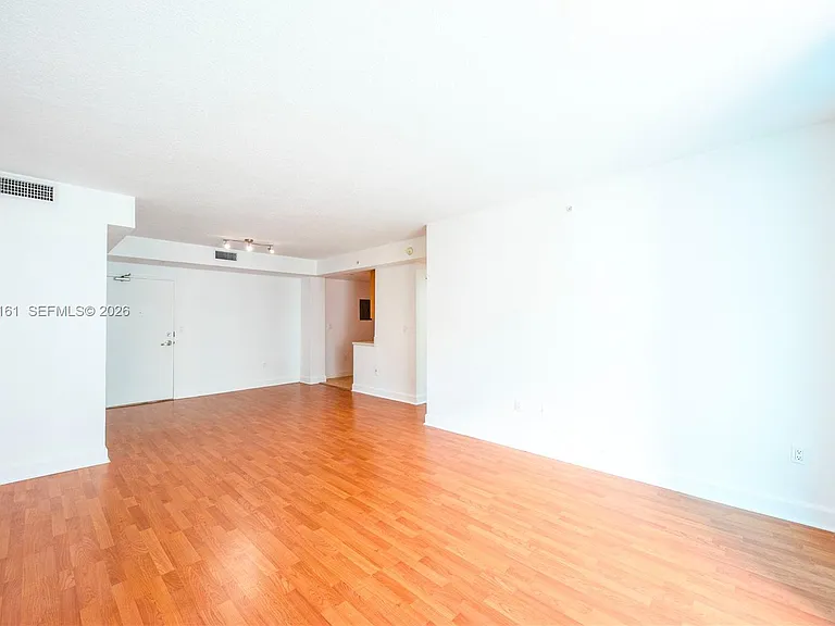 7501 E Treasure Dr #6A — Photo 7
