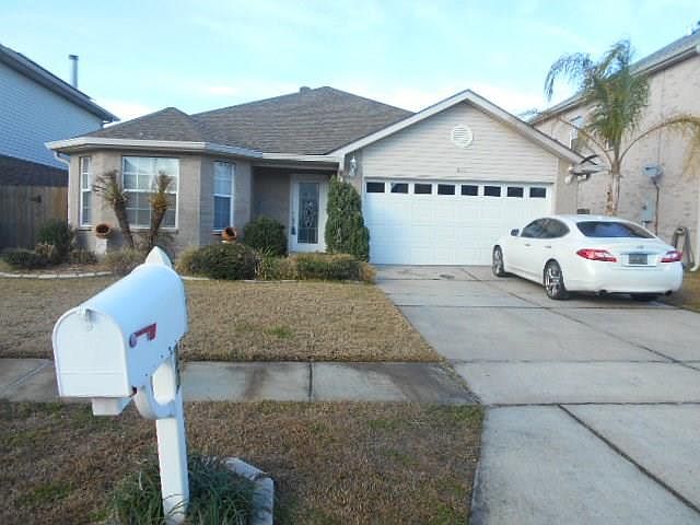 1st image of 823 Delia Ln