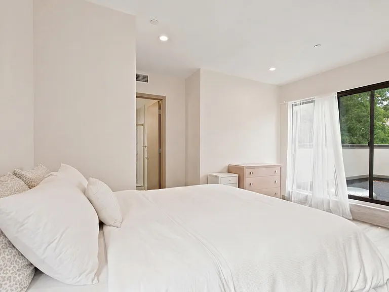 849 Madison St #4B — Photo 11