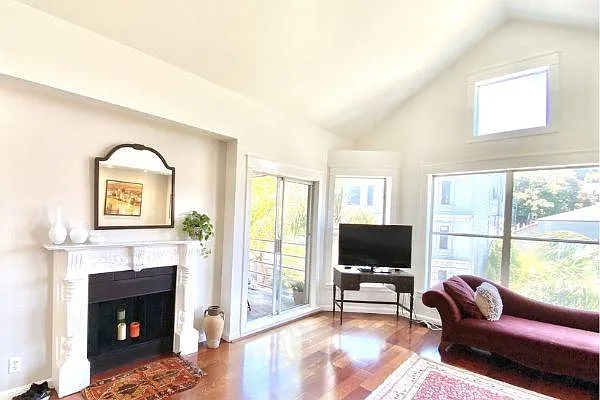 1006 Steiner St — Photo 4