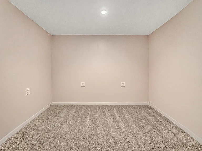 1437 Lewison Ave NE — Photo 12