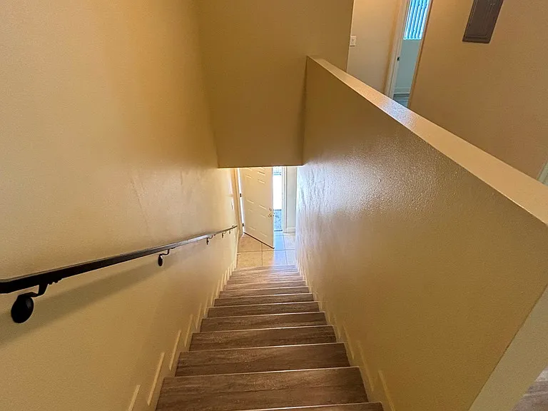 1612 N Soto St — Photo 13