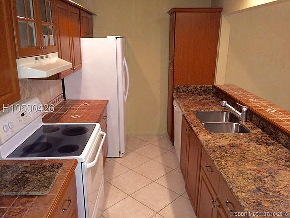 3rd image of 1166 N University Dr