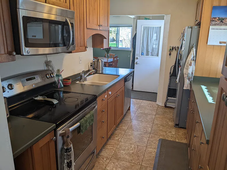 141 Leon St — Photo 10