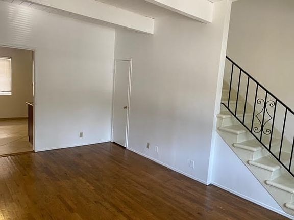 LIVING ROOM - PHOTO 2