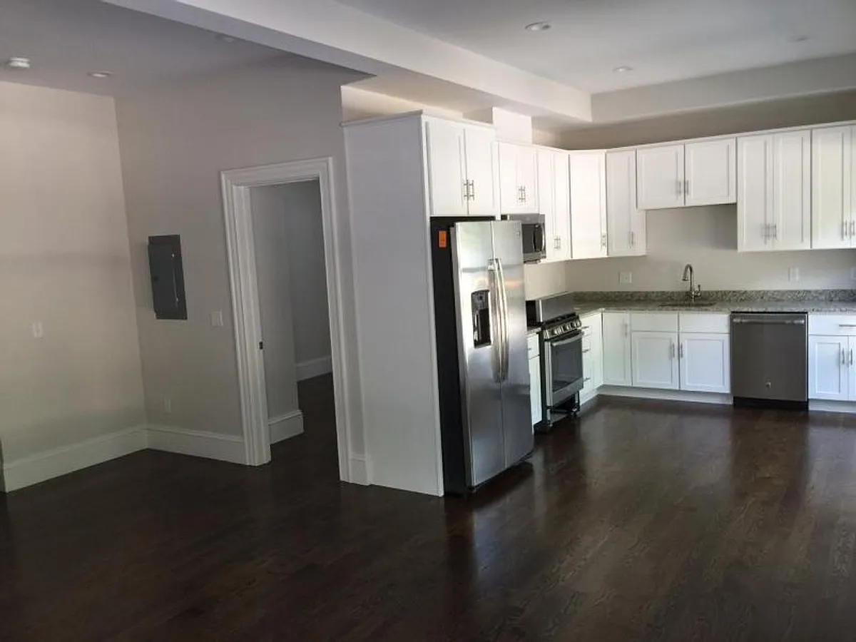 Building Photo - 2044 Beacon St #1E