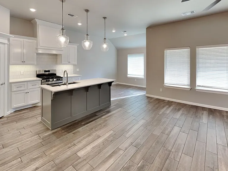 8400 Rainier St — Photo 6