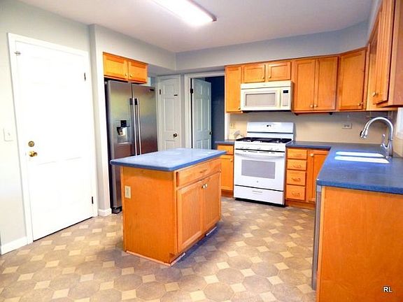 5th image of 1146 W Chatham Dr