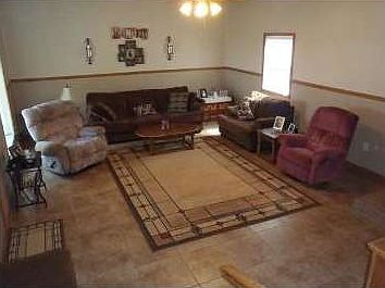 5th image of 19 Griggs Ln