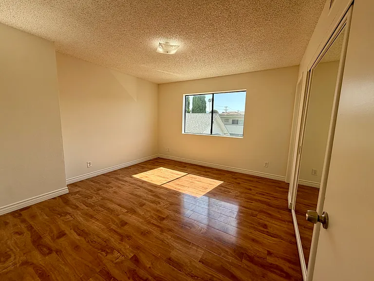 814 E Windsor Rd #104 — Photo 12
