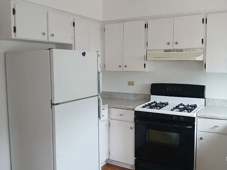 15641 Greenwood Rd #2E — Photo 3