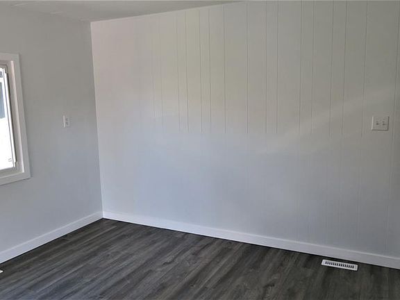 4th image of 29 S Southridge Cres