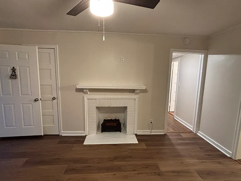 4201 Hawthorne Ave SW — Photo 5