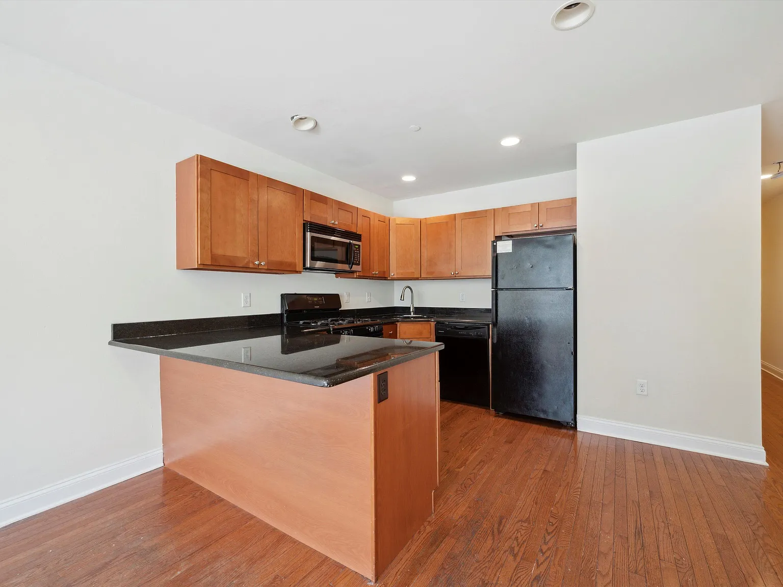 1705 Arlington St Unit A — Photo 1