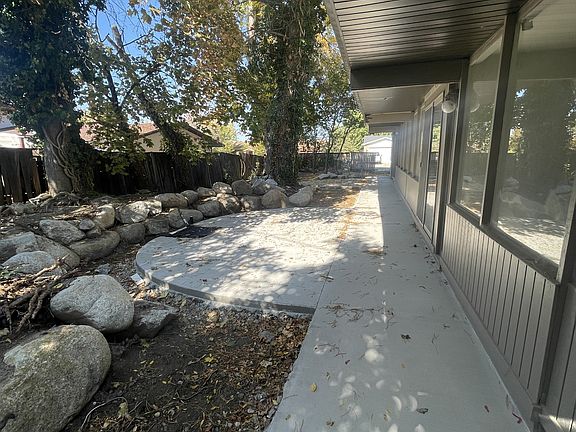 4th image of 1576 E Lakewood Dr
