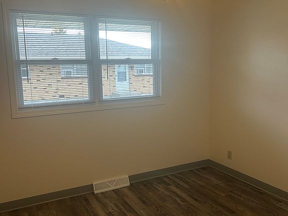 1st bedroom photo 2