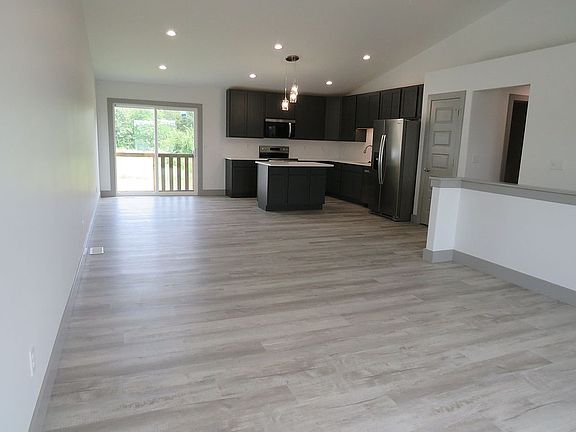 3rd image of 28716 Woodland Heights Dr