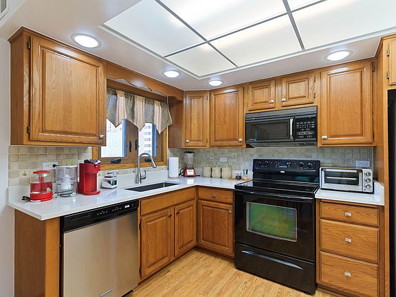 5th image of 1380 Oakwood Ave APT 301