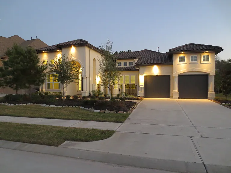 4059 Ashland Woods Dr — Photo 3