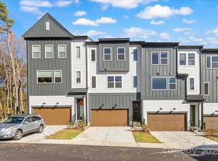 824 Flintside Ln, Charlotte, NC 28217