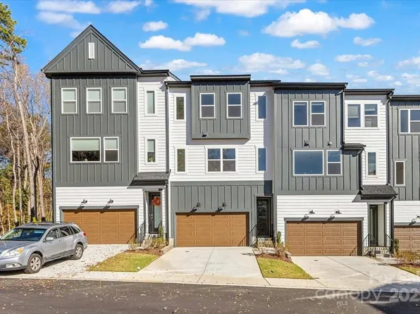 824 Flintside Ln, Charlotte, NC 28217