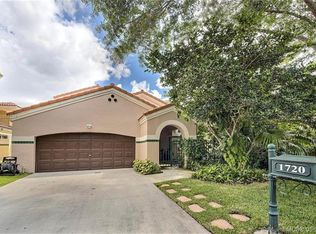 1720 Harbour Side Dr, Weston, FL 33326
