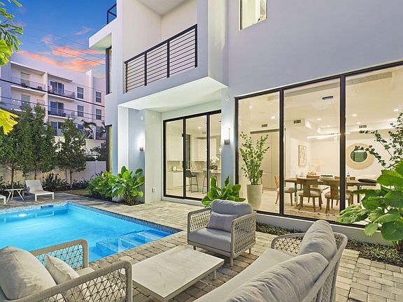 2nd image of 201 SE 4th Avenue