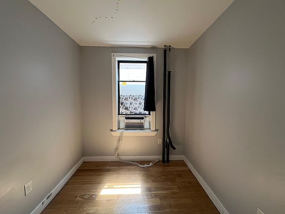 5th image of 84 Romaine Ave #5E