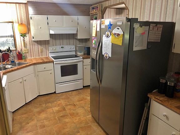 3rd image of 200 NW Astor Way