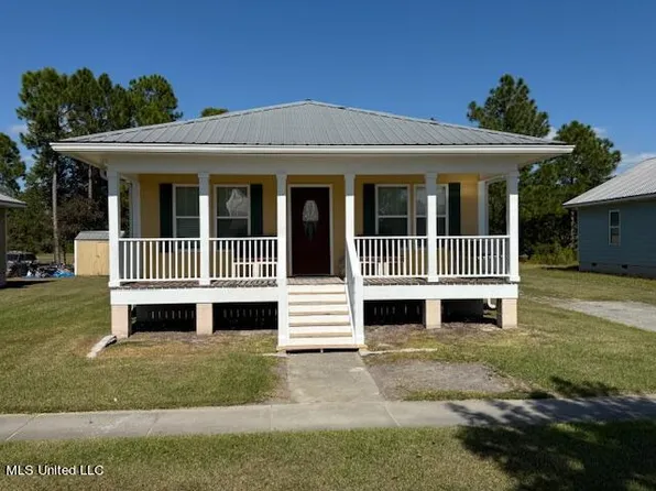 715 Union St, Bay Saint Louis, MS 39520