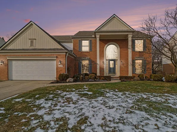 1901 Midchester Dr, West Bloomfield, MI 48324