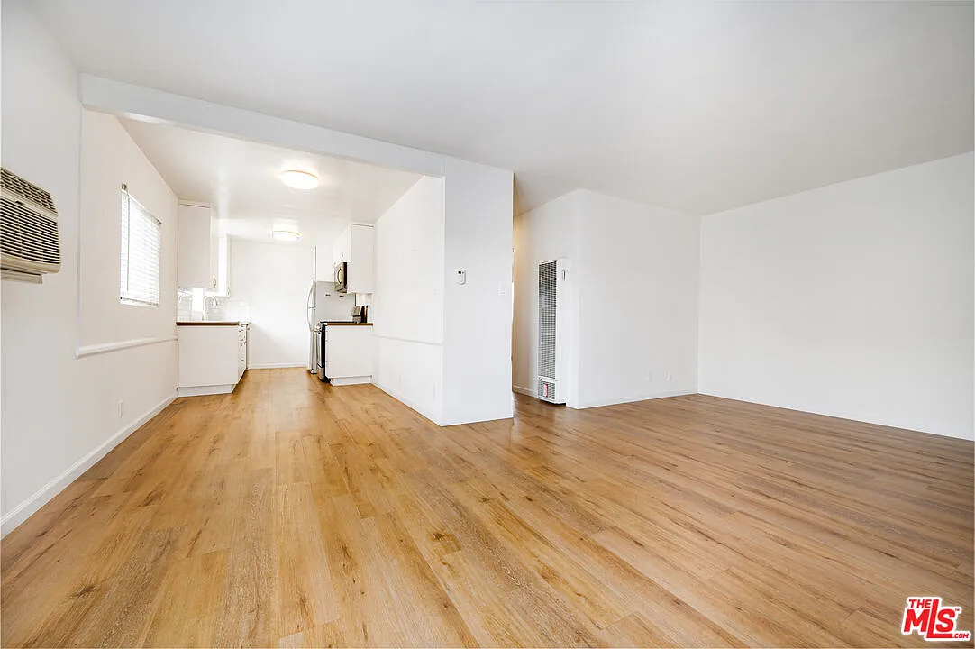1 bed, 1.0 bath, 700 sqft, $2,300 — Photo 1