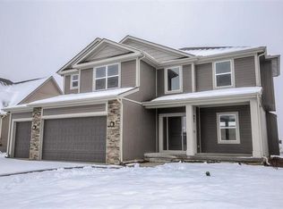 921 Coyote Dr, Raymore, MO 64083