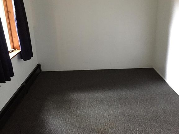 3rd image of 382 Commerce Dr