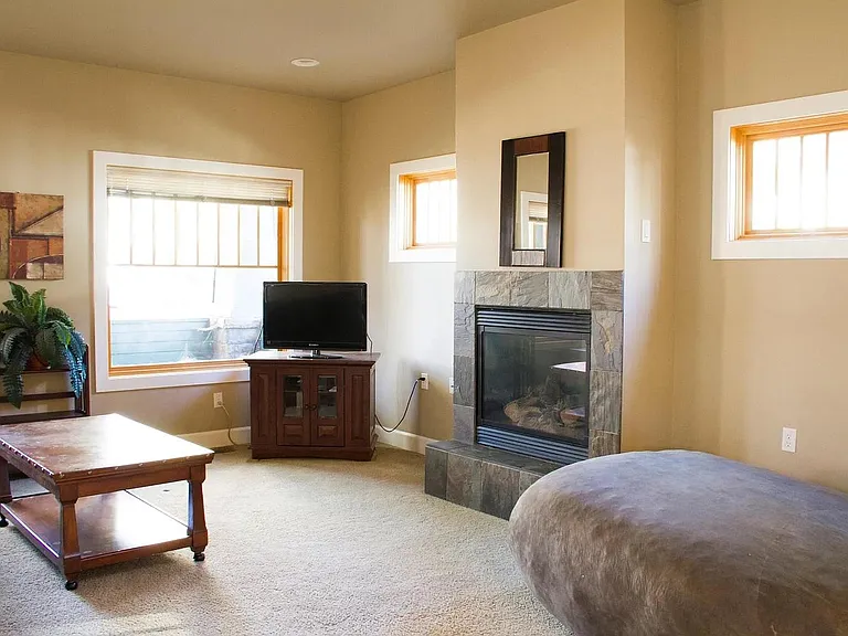 535 Florida Ave — Photo 9