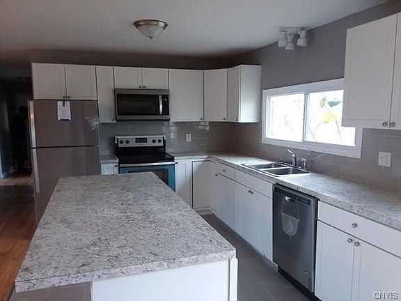 5th image of 118 Harold St