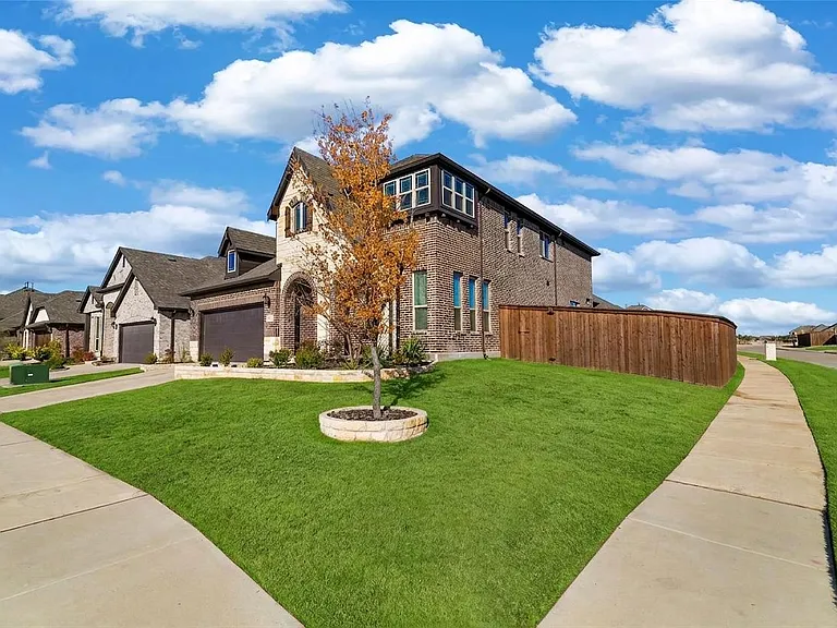 1113 Granger Dr — Photo 2
