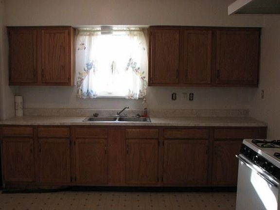 5th image of 1000 Hinkle St