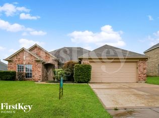 621 Dorchester Ln, Mansfield, TX 76063