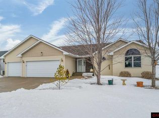 118 Erin Ct, Nicollet, MN 56074