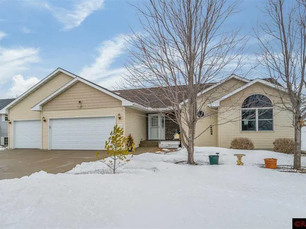 118 Erin Ct, Nicollet, MN 56074