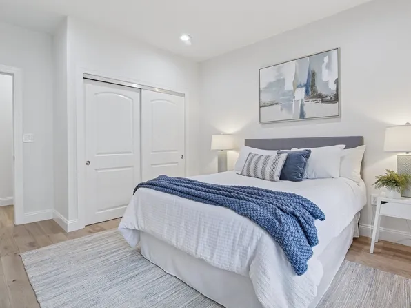 22 Avenue At Port Imperial image 2 of 34